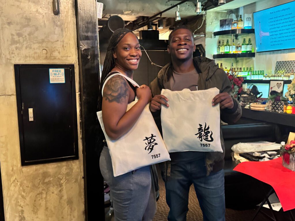 couple smiling custom kanji totes Couple with Custom Kanji Tote Bags – Shodocafe 7557