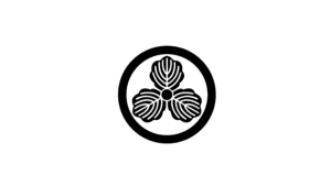 Maruni Mitsukashiwa places three detailed oak leaves inside a protective circle. Once favoured by samurai houses, it embodies enduring strength and ancestral protection.