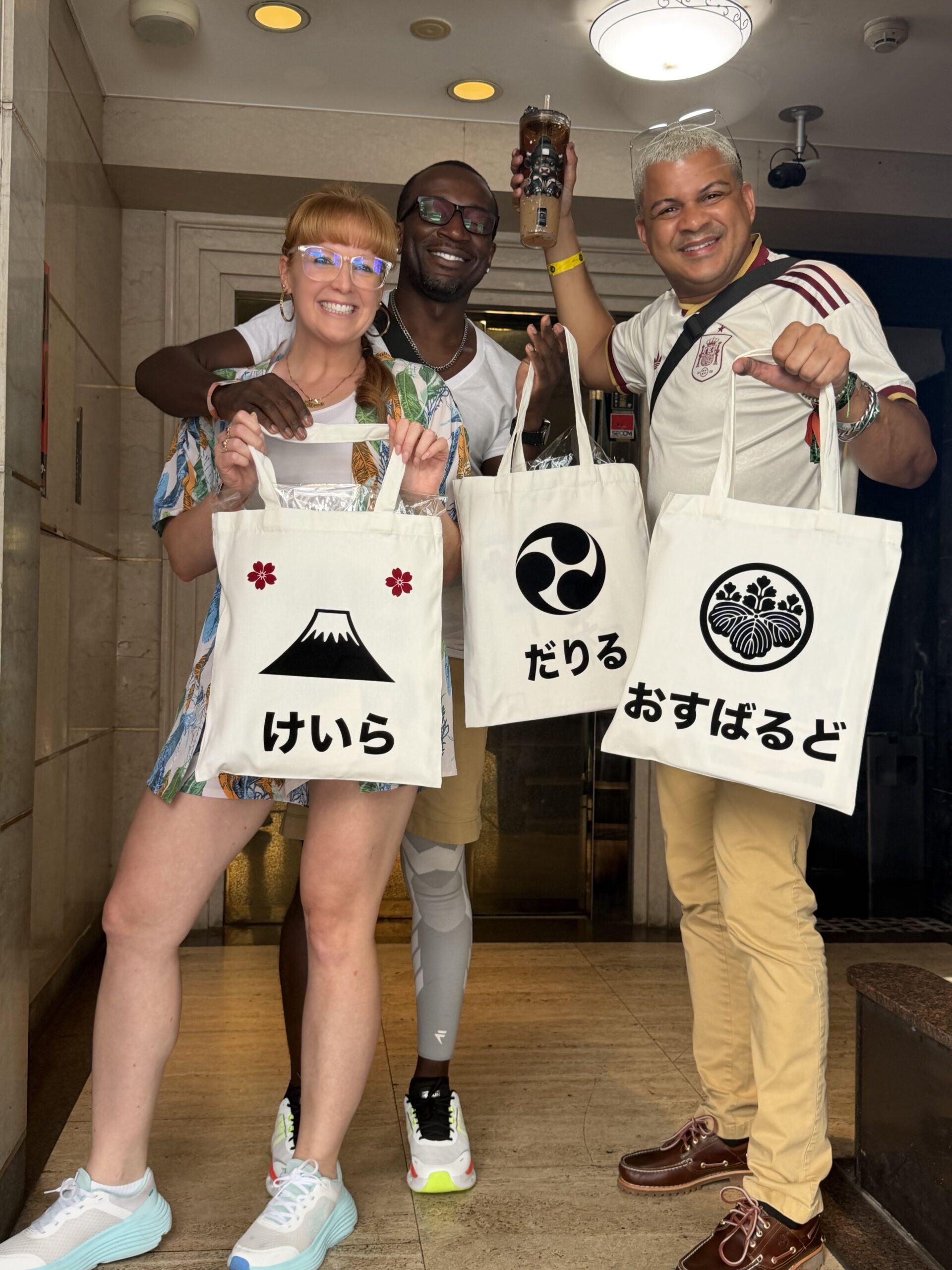 hiragana tote bags group guests shodocafe7557 tokyo scaled Japanese Calligraphy Experience Tokyo – private group guests at Shodocafe7557